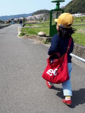 「Lee（リー）の【LEE】ショルダートートバッグA（トートバッグ、レッド系）」を使った、アイスコーヒー🍀さん（レディース・153cm）の春コーディネート