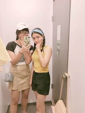 「5（ファイブ）のアイテム（スカート）」を使った、張嘉さん（レディース・165cm）の夏コーディネート