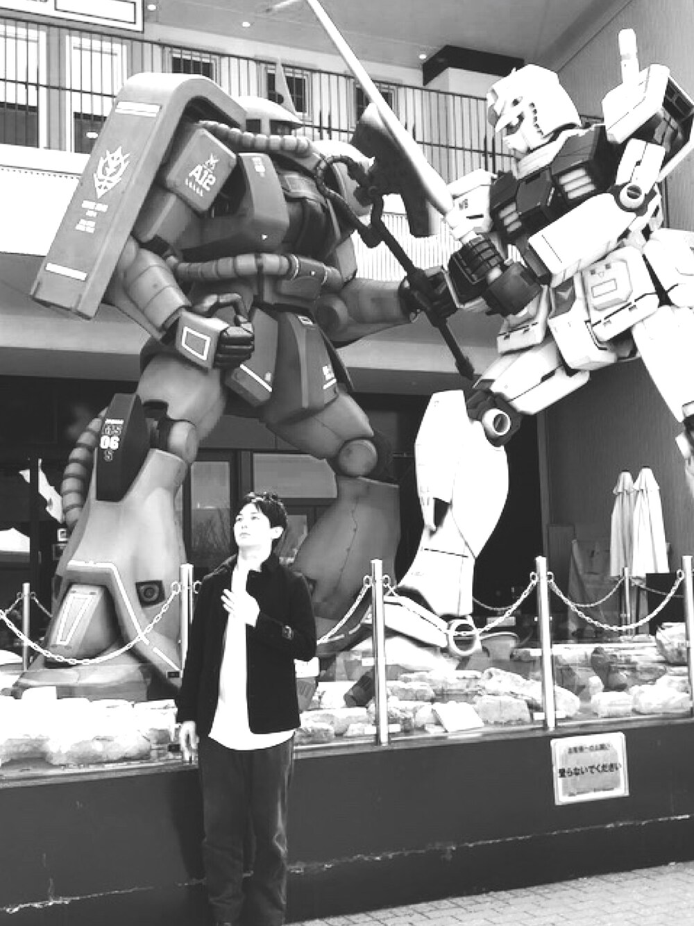 「SHIPSのアイテム（ピーコート、ブルー系）」を使った、testさん（メンズ・172cm）の春コーディネートの1枚目の写真