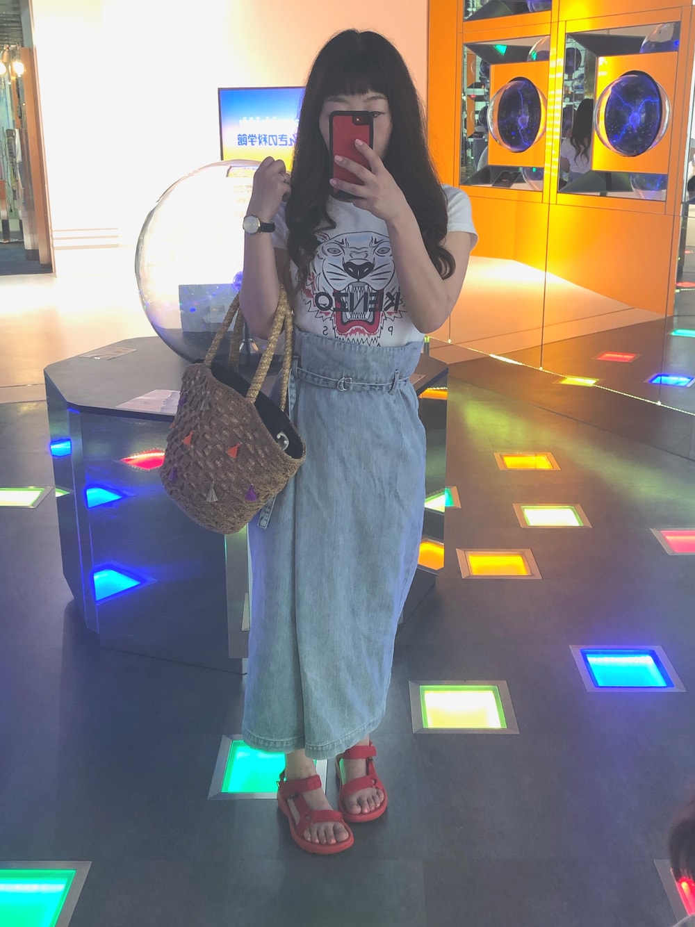 「teva、夏、低身長」｜「Mila Owenのアイテム（デニムスカート、ブルー系）」を使った、JUEさん（レディース・153cm）の春コーディネートの1枚目の写真