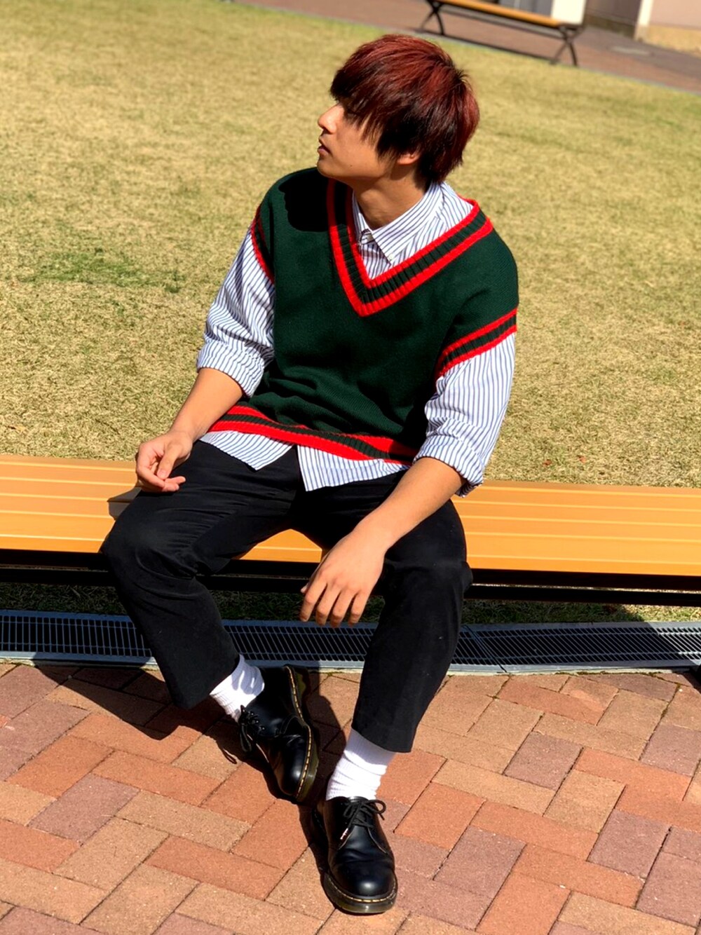 「秋コーデ、秋冬、おしゃれさんと繋がりたい、ビッグシルエット、カジュアル、UNIQLO、ニットベスト、アースカラー、相互フォロー」｜「UNIQLOのアイテム（スラックス、ブラック系）」を使った、na-reさん（メンズ・167cm）の秋コーディネートの1枚目の写真