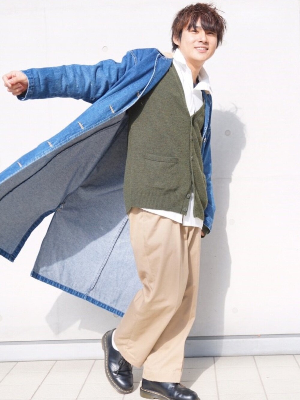 「冬コーデ、ドクターマーチン、ワイドパンツ、低身長、ロングコート、アースカラー、大学生、デニムコート、古着、相互フォロー」｜「Dr. MartensのDr.Martens / ドクターマーチン 1461 3EYE GIBSON SHOE 3ホール ギブソン シューズ（ドレスシューズ、ブラック系）」を使った、na-reさん（メンズ・167cm）の冬コーディネートの1枚目の写真