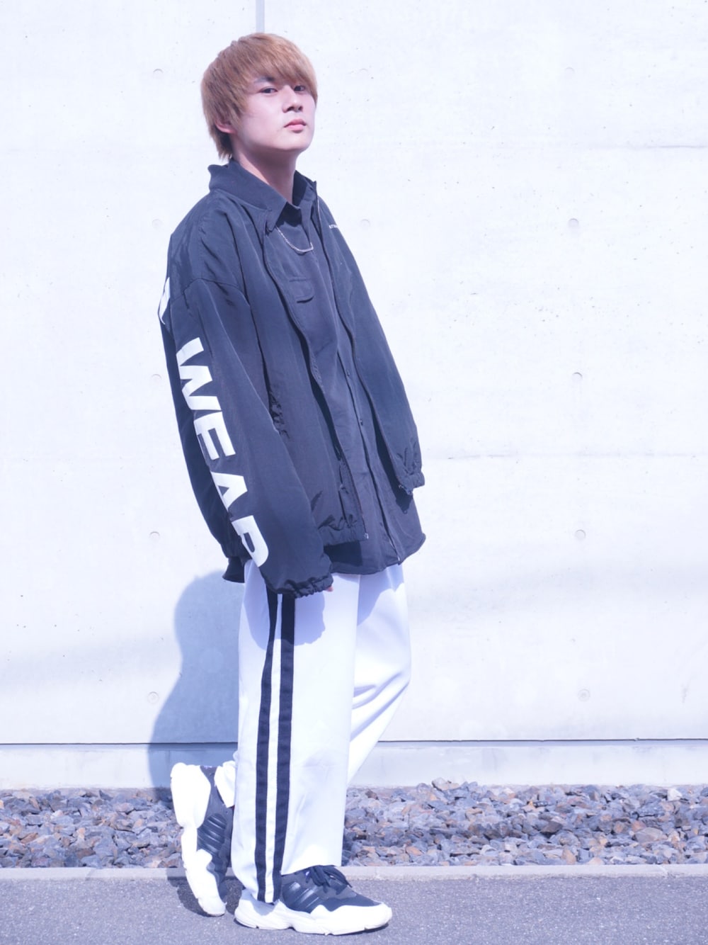 「春、ストリート、春夏コーデ、スニーカー、古着コーデ、モノトーン、低身長、neos、イメチェン」｜「adidasのヤング [YUNG-96] アディダスオリジナルス（スニーカー、ブラック系）」を使った、na-reさん（メンズ・167cm）の春コーディネートの1枚目の写真