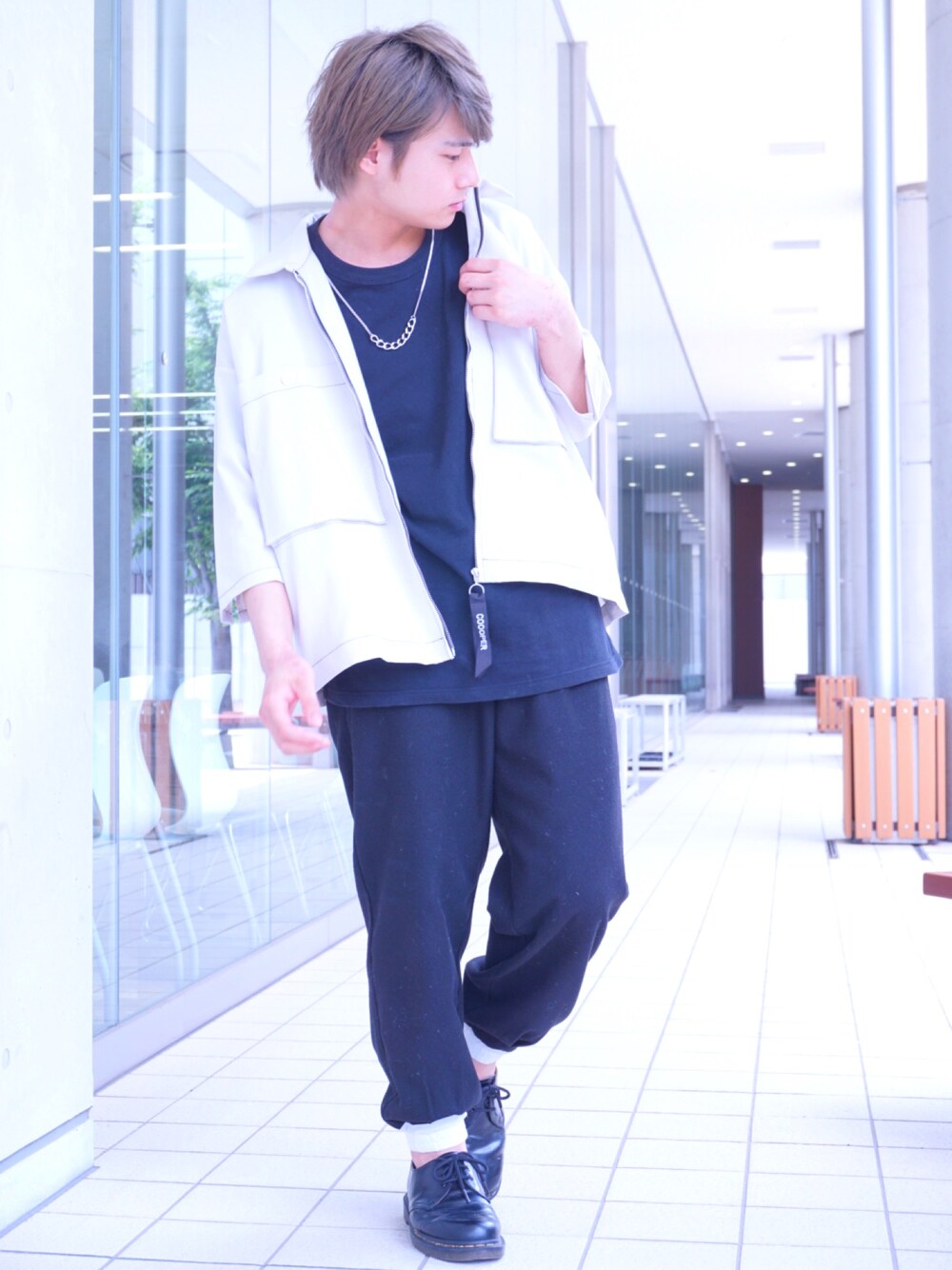 「キャスパージョン アイバー(CASPER JOHN AIVER)、FUJIROCKEEN、夏コーデ、お洒落さんとつながりたい、大人カジュアル、低身長、オトナカジュアル、シンプル、大学生、ビッグT、keen」｜「Dr. MartensのDr.Martens / ドクターマーチン 1461 3EYE GIBSON SHOE 3ホール ギブソン シューズ（ドレスシューズ、ブラック系）」を使った、na-reさん（メンズ・165cm）の夏コーディネートの1枚目の写真