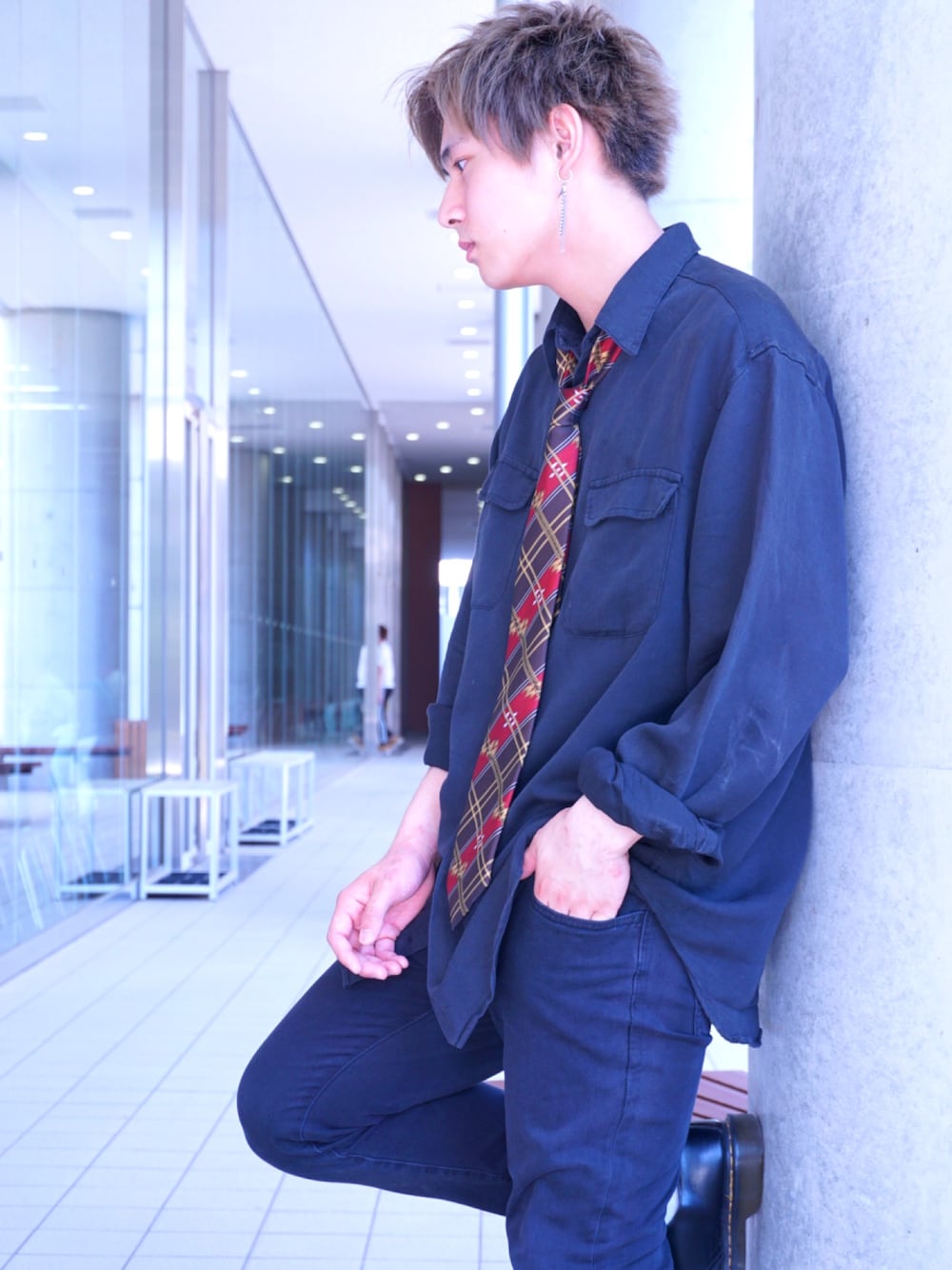 「春夏コーデ、シンプル、ホスト、モード、低身長、おしゃれさんと繋がりたい、プチプラ、ネクタイ、カジュアル」｜「Dr. MartensのDr.Martens / ドクターマーチン 1461 3EYE GIBSON SHOE 3ホール ギブソン シューズ（ドレスシューズ、ブラック系）」を使った、na-reさん（メンズ・165cm）の夏コーディネートの1枚目の写真