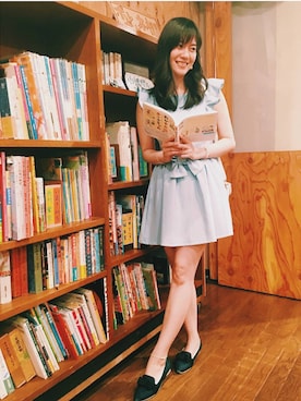 「ROJITA（ロジータ）のアイテム（ワンピース、ブルー系）」を使った、萬代唯花さん（レディース・165cm）の夏コーディネート