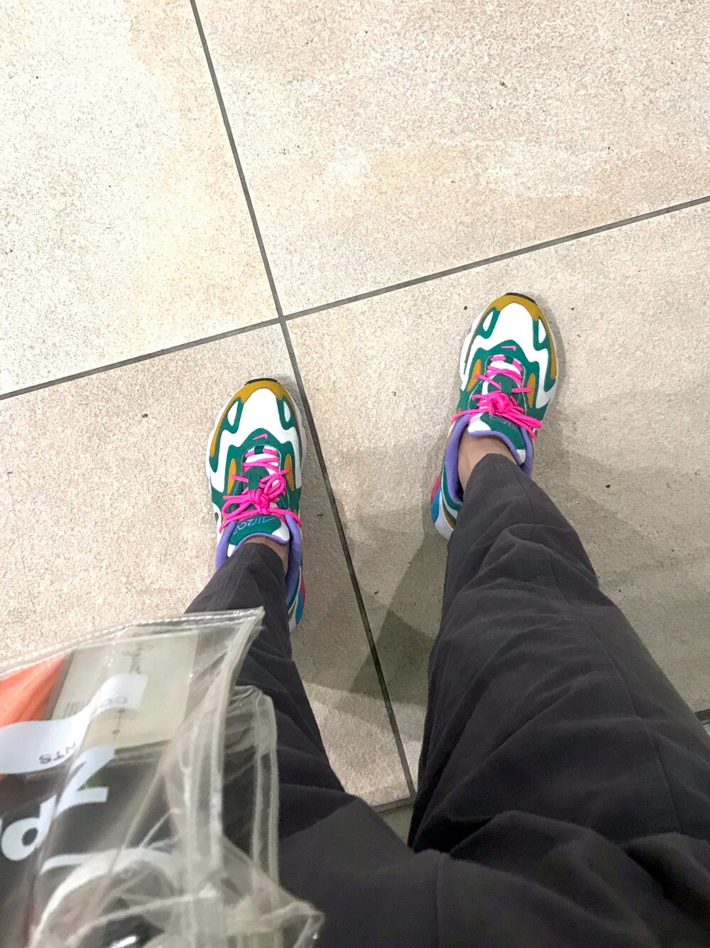 「カジュアル、スニーカー、ナイキ、エアマックス、シンプル、休日スタイル、スニーカーコーデ、NIKE、zipbag、aquvii」｜「NIKEのアイテム（スニーカー、その他）」を使った、tictactocさん（レディース・152cm）の春コーディネートの1枚目の写真