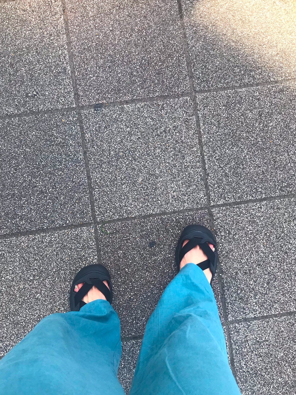 「今日のコーデ、ラフスタイル、keen、サンダル、夏、ootd、ゆるコーデ、ラクチンコーデ、シンプル、キーン」｜「KEENのZERRAPORT II / ゼラポート ツー（サンダル、ブラック系）」を使った、tictactocさん（レディース・152cm）の夏コーディネートの1枚目の写真