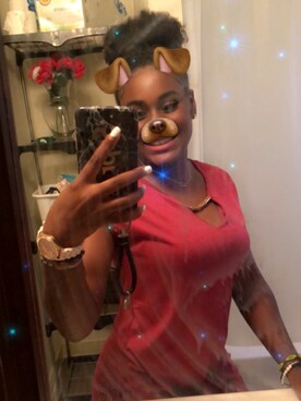 「Kendra Scott  （-）のアイテム」を使った、Tita Pizarro さん（レディース・155cm）の夏コーディネート