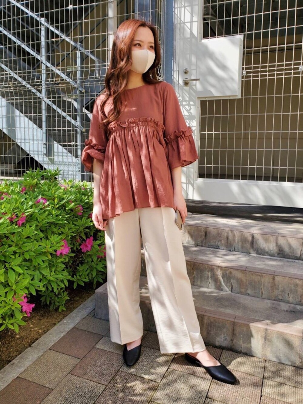 「rps、大人カジュアル、シンプル、オトナ女子、低身長、夏コーデ、ootd、パンツスタイル、プチプラ、プチプラコーデ」｜「rpsの綿楊柳フリルギャザーブラウス（シャツ/ブラウス、オレンジ系）」を使った、kotoneさん（レディース・156cm）の春コーディネートの1枚目の写真