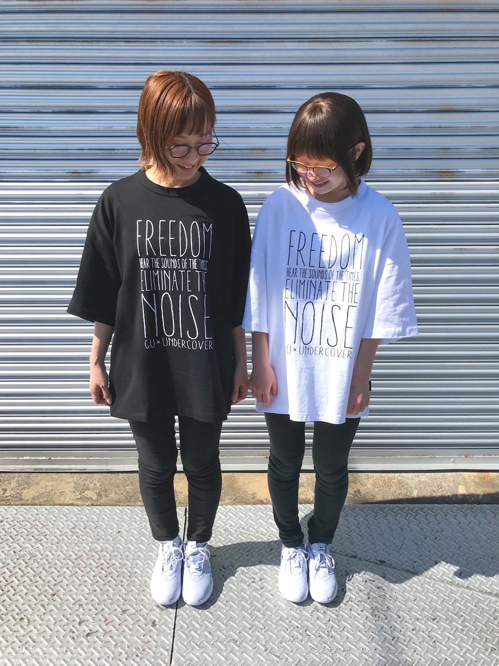 「プチプラ、カジュアルコーデ、スニーカー、モノトーンコーデ、NIKE、GU、UNIQLO、親子コーデ」｜「GUのアイテム（Tシャツ/カットソー、ホワイト系）」を使った、cocoさん（レディース・154cm）の春コーディネートの1枚目の写真