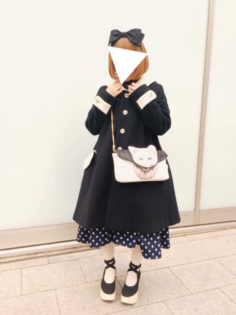 「Neb aaran do、ネバアランド、セーラーカラー、コート、猫、ボブ」｜「Neb aaran doのアイテム（その他アウター、ブラック系）」を使った、Nさん（レディース・148cm）の冬コーディネートの1枚目の写真