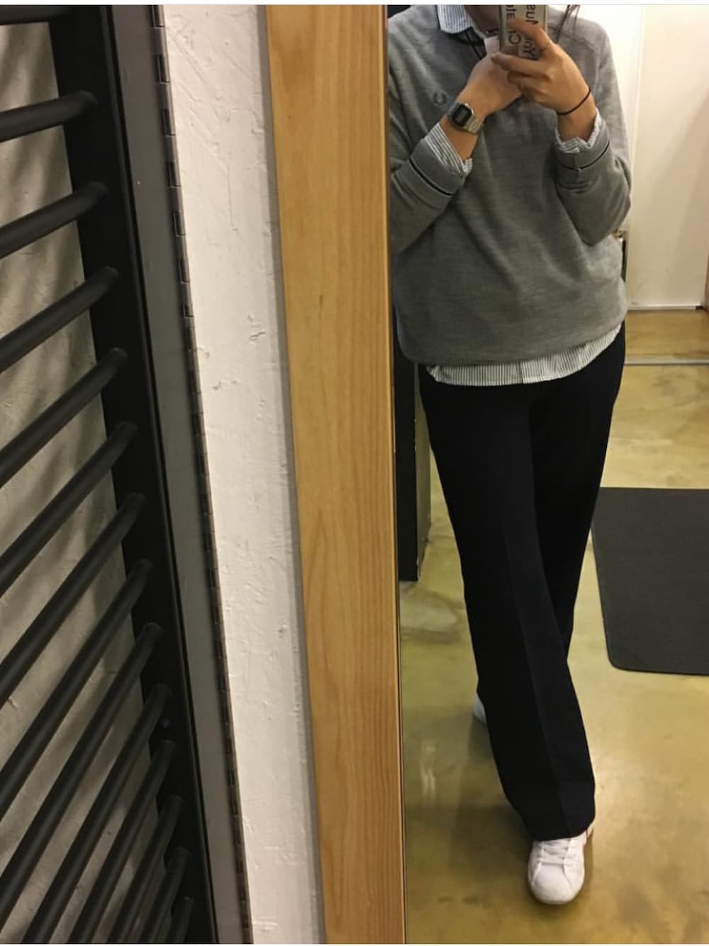 「girl、FRED PERRY、GU、UNIQLO、VEJA、CASIO」｜「UNIQLOのアイテム（その他パンツ、ブルー系）」を使った、kim seul jiさん（レディース・170cm）の秋コーディネートの1枚目の写真