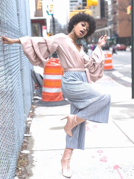 Kyra N Ferguson is wearing Forever 21 "FOREVER 21+ Metallic Pleated Culottes"