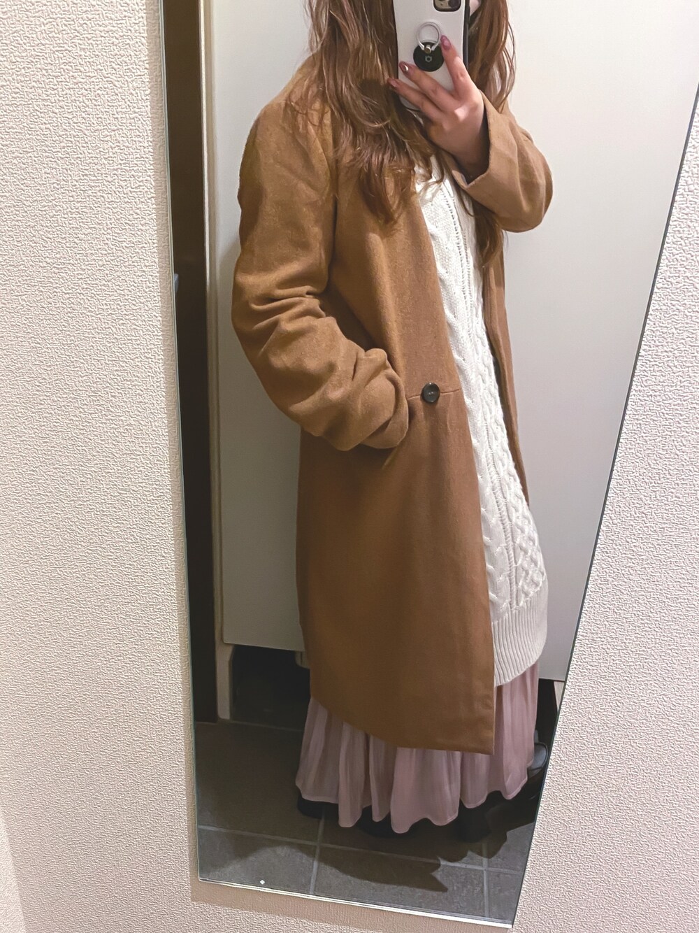 「ブラウン色に染まれ、プチプラコーデ、低身長、ロングスカート、ニットベスト、ベスト、mysaliina、おしゃれさんと繋がりたい」｜「Mysa&Liinaの深Vネックロングニットビッグベスト（ベスト、ホワイト系）」を使った、* 𝙠𝙧𝙣 *さん（レディース・148cm）の冬コーディネートの1枚目の写真