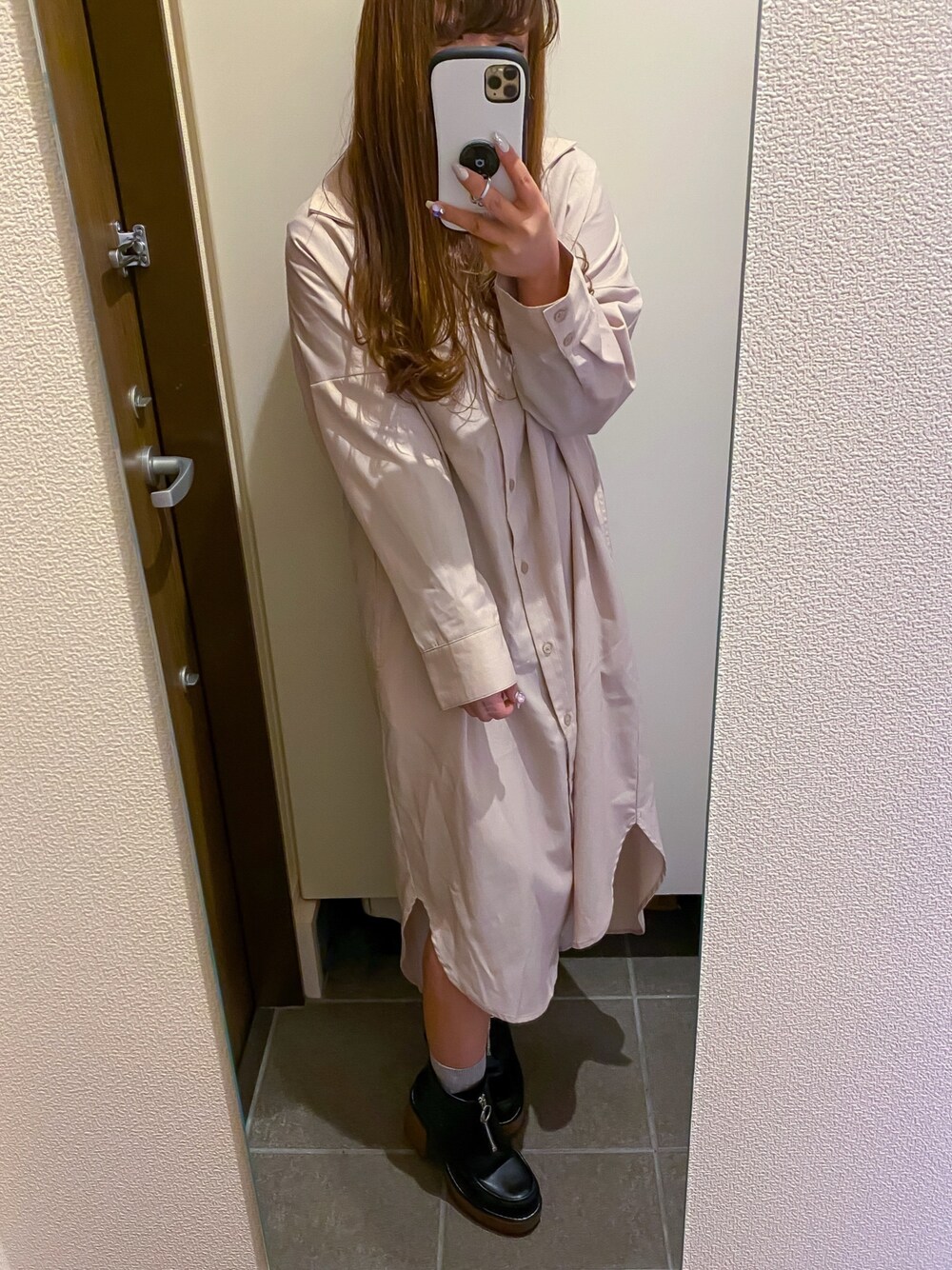「休日スタイル、ラフ、低身長、ゆるコーデ、だぼだぼ、mysaliina、シャツワンピ、シャツスタイル、ゆるゆる」｜「Mysa&Liinaのドロップショルダーロングシャツワンピース（シャツワンピース、パープル系）」を使った、* 𝙠𝙧𝙣 *さん（レディース・148cm）の冬コーディネートの1枚目の写真