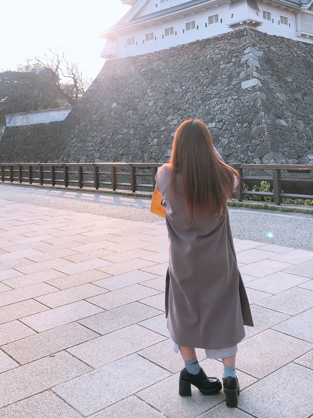 「春コーデ、mysaliina、低身長コーデ、くすみカラー、冬のセール開催中です！、ロングコート、スウェット、ノーカラーコート、まだ寒い、くすみピンク」｜「Mysa&Liinaのバックスリットハイネックドロショワンピース（ワンピース、パープル系）」を使った、* 𝙠𝙧𝙣 *さん（レディース・148cm）の冬コーディネートの1枚目の写真