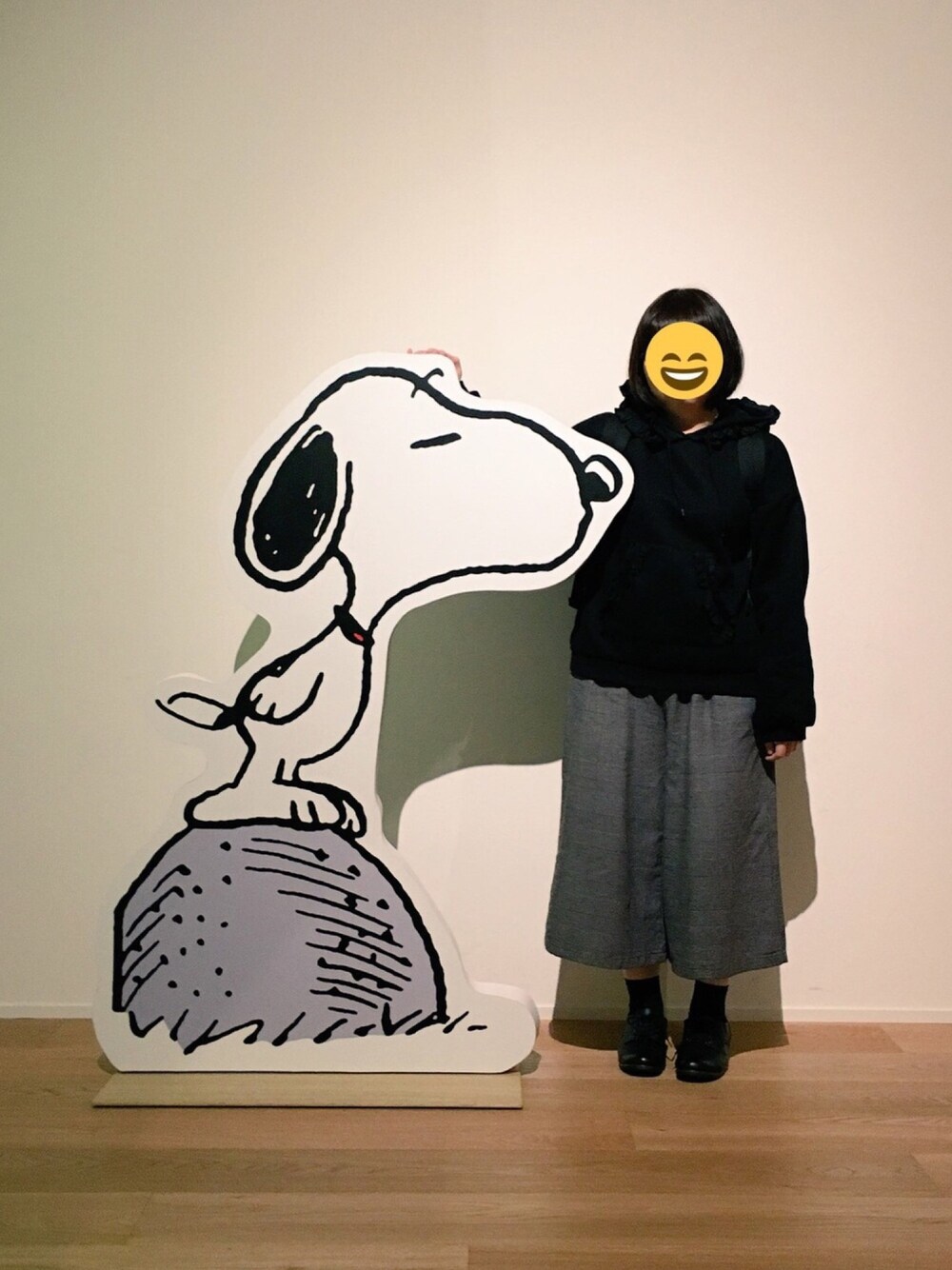 「スヌーピーミュージアム、暑かった、でぶ」｜「merry jennyのフリルフードパーカー（パーカー、ブラック系）」を使った、いりこさん（レディース・155cm）の秋コーディネートの1枚目の写真