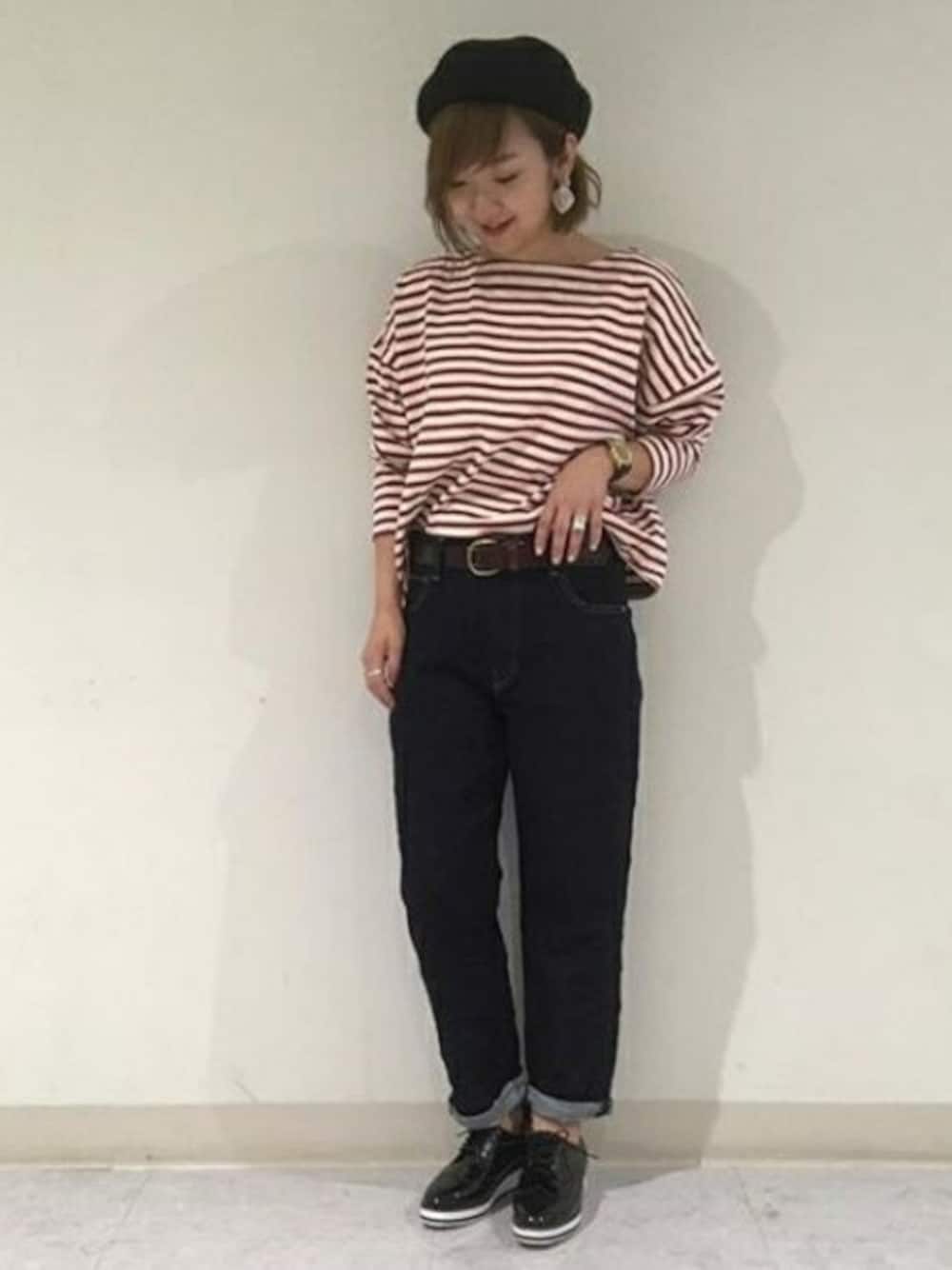 「ボーダー、ベレー帽、ローファー、デニムパンツ、cepo.、ワンウォッシュデニム、秋コーデ」｜「cepoのバスクシャツ（Tシャツ/カットソー、レッド系）」を使った、cepo公式さん（レディース・161cm）の秋コーディネートの1枚目の写真