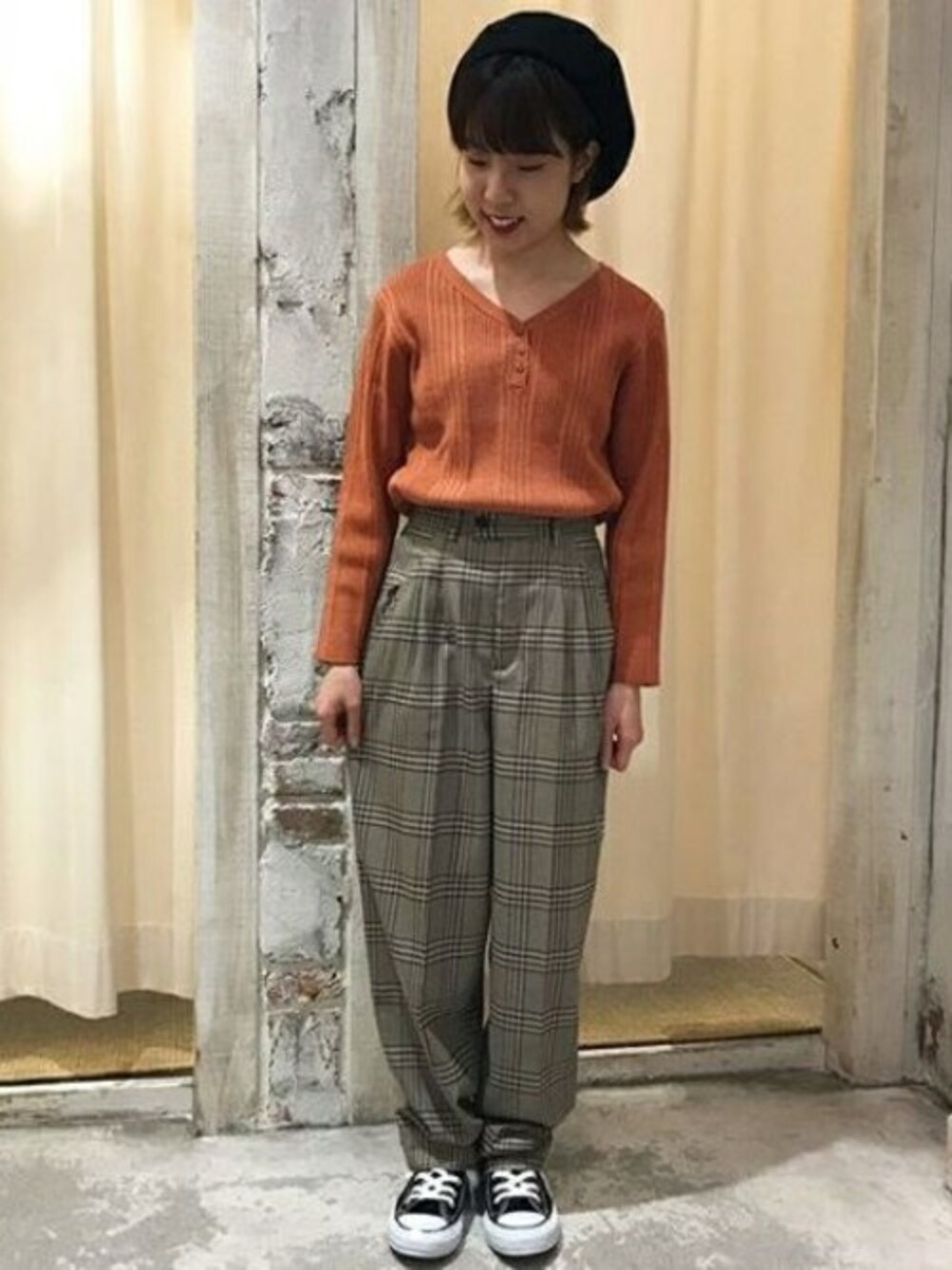 「ベレー帽、チェックパンツ、グレンチェック、cepo.、リブT」｜「cepoのグレンチェックトラウザー（その他パンツ、グレー系）」を使った、cepo公式さん（レディース・145cm）の秋コーディネートの1枚目の写真