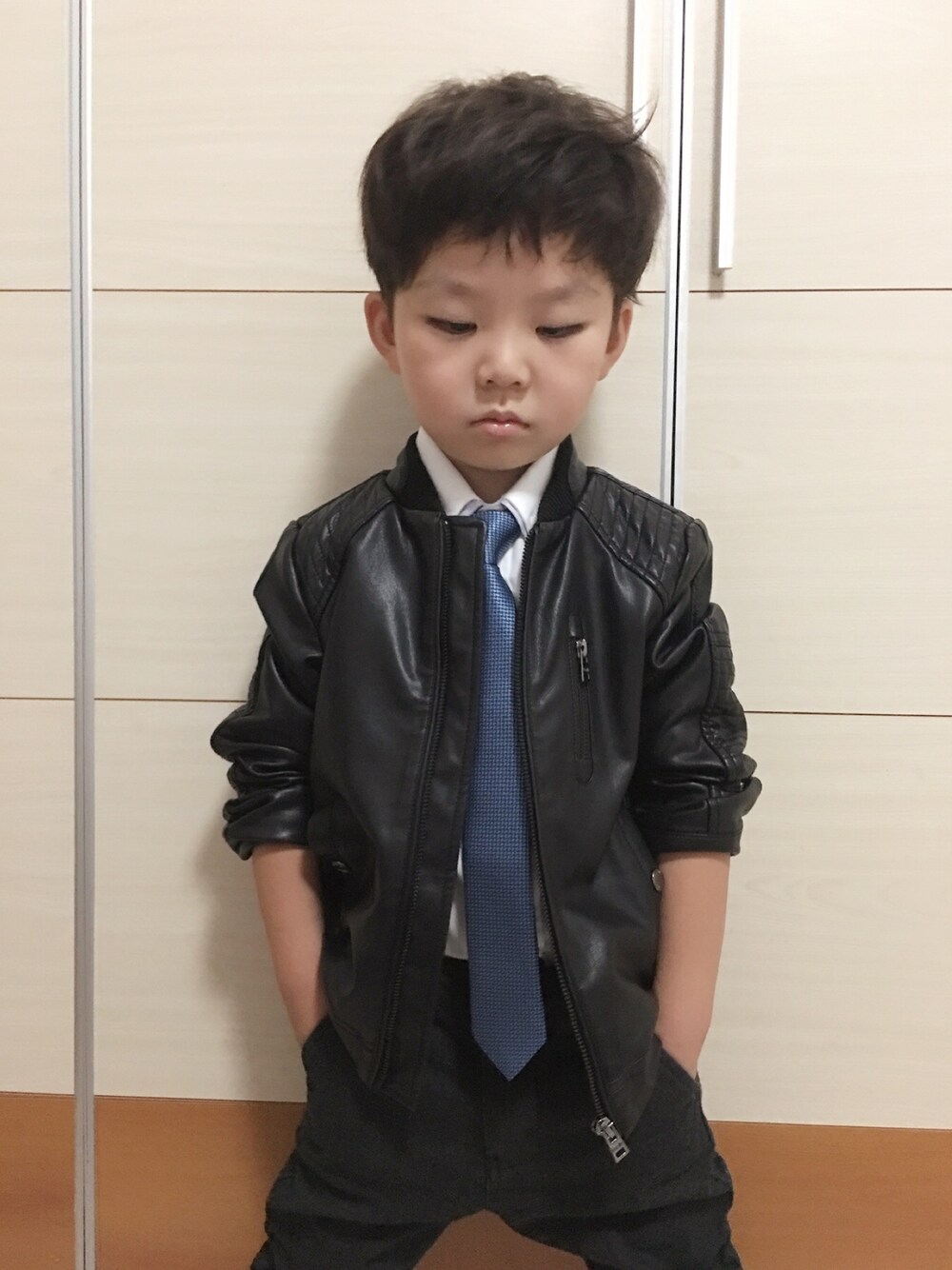 「ZARA KIDSのアイテム（ネクタイ、ブルー系）」を使った、月下iさん（キッズ・131cm）の冬コーディネートの1枚目の写真