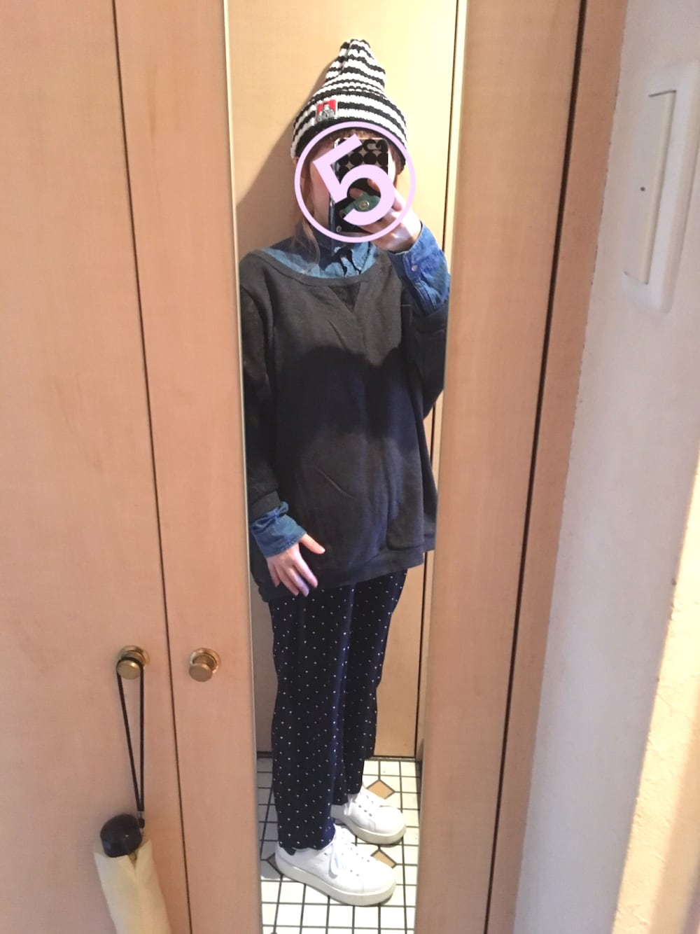 「no brandのアイテム（ニットキャップ/ビーニー、ブラック系）」を使った、すーさん（レディース・147cm）の春コーディネートの1枚目の写真