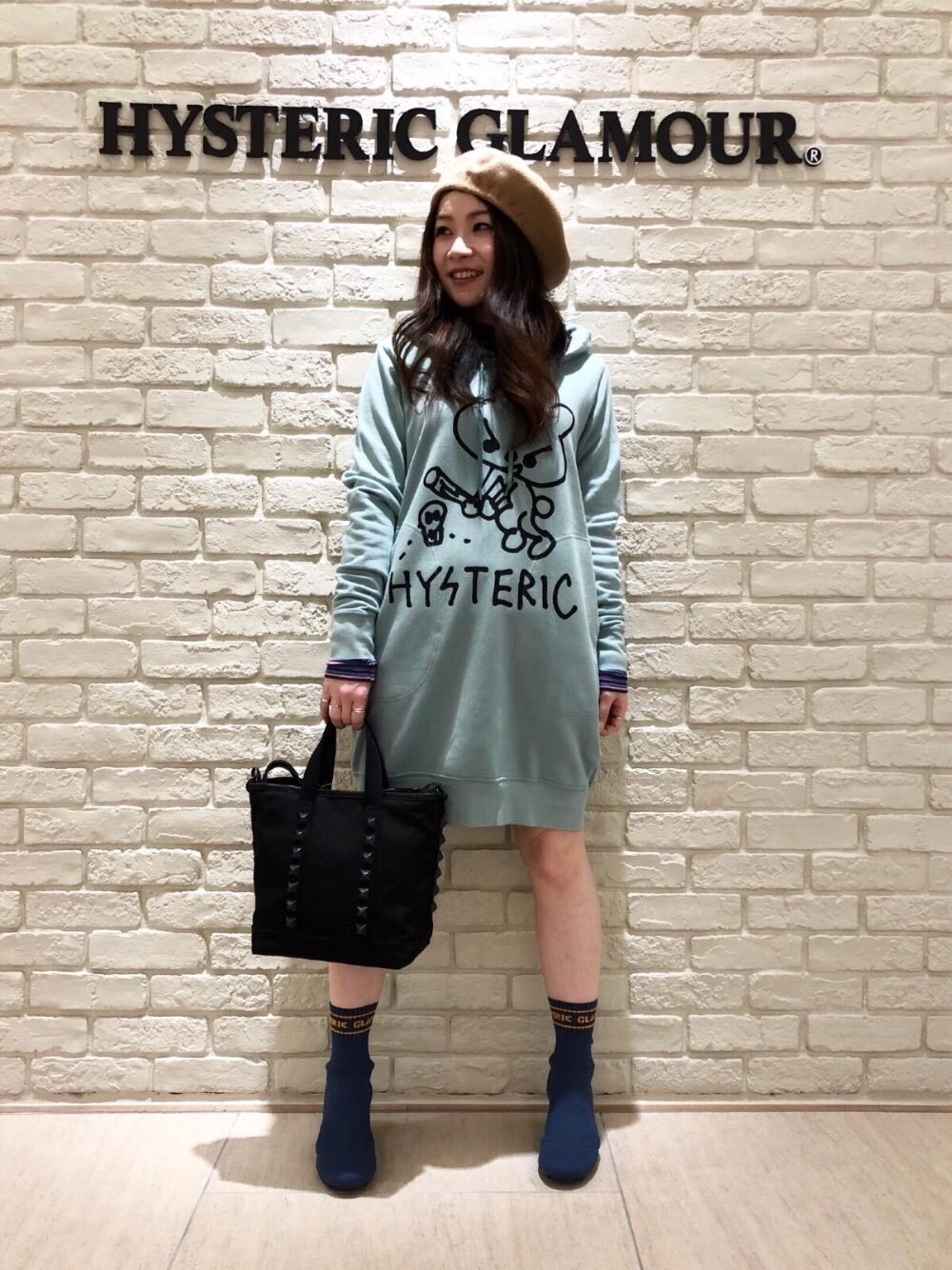 「ワンピース、ベレー帽、パーカー、ミントグリーン、パステルカラー、春、低身長、ヒステリックグラマー、パーカーワンピ、ソックス➕ブーツ」｜「HYSTERIC GLAMOURのLINE LOGO SOXブーツ（ブーツ、ブルー系）」を使った、SUZUKIさん（レディース・150cm）の冬コーディネートの1枚目の写真