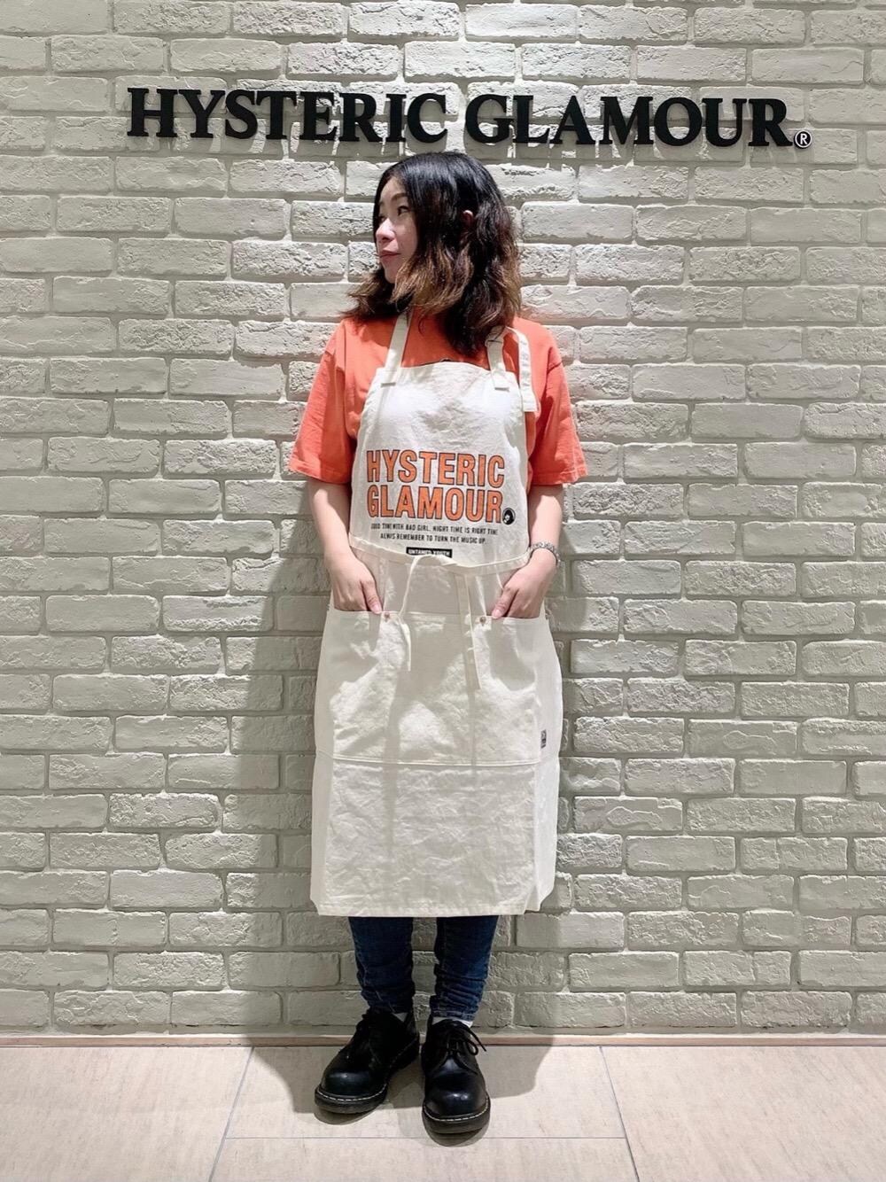 「エプロン、ヒステリックグラマー、母の日、ガーデニング、キッチングッズ、おうち時間、diy、でにむ、HYSTERIC GLAMOUR」｜「HYSTERIC GLAMOURのスキニーデニムパンツ（デニムパンツ、ブルー系）」を使った、SUZUKIさん（レディース・150cm）の春コーディネートの1枚目の写真
