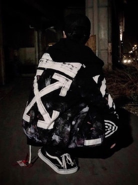 「off white（オフホワイト）のアイテム（トップス）」を使った、 A  K  I  R  A さん（メンズ・171cm）の秋コーディネート