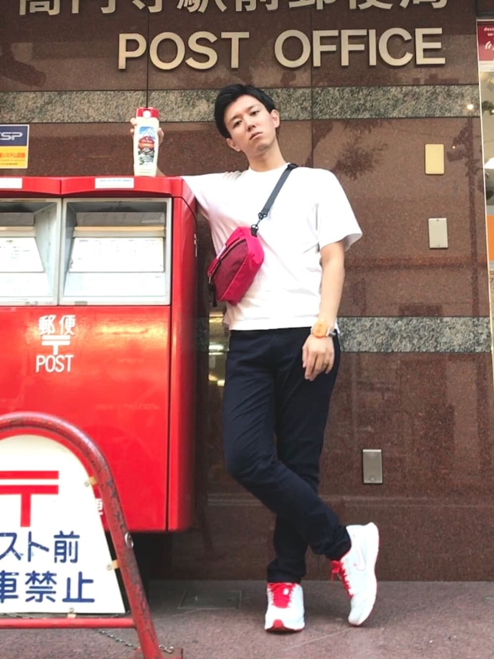 「ホワイト、シンプル、ビッグシルエット、高円寺」｜「UNIQLOのアイテム（Tシャツ/カットソー、ホワイト系）」を使った、Yuki  Takenoさん（メンズ・173cm）の秋コーディネートの1枚目の写真