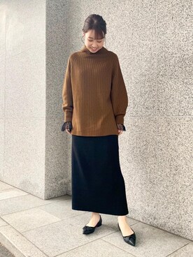 「ブラウンニット」｜「アイテム（パンプス）」を使った、恩田　オデット エ オディール スタッフさん（レディース・162cm）の冬コーディネート
