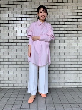 「ビッグシャツ」｜「アイテム（パンプス）」を使った、恩田　オデット エ オディール スタッフさん（レディース・162cm）の冬コーディネート