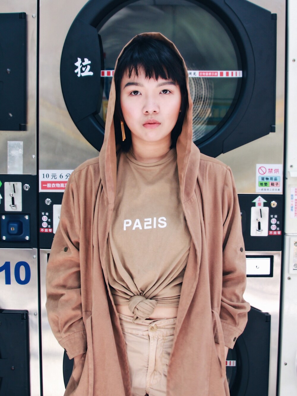 「NOHANTのアイテム（Tシャツ/カットソー、ベージュ系）」を使った、林書宇さん（レディース・164cm）の冬コーディネートの1枚目の写真
