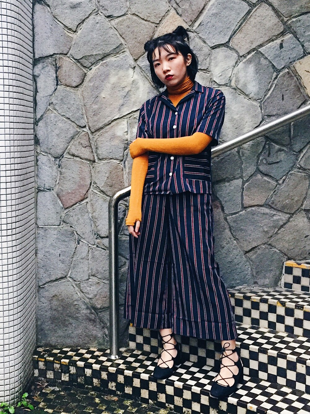 「AMONGのアイテム（トップス、ブルー系）」を使った、林書宇さん（レディース・164cm）の春コーディネートの1枚目の写真