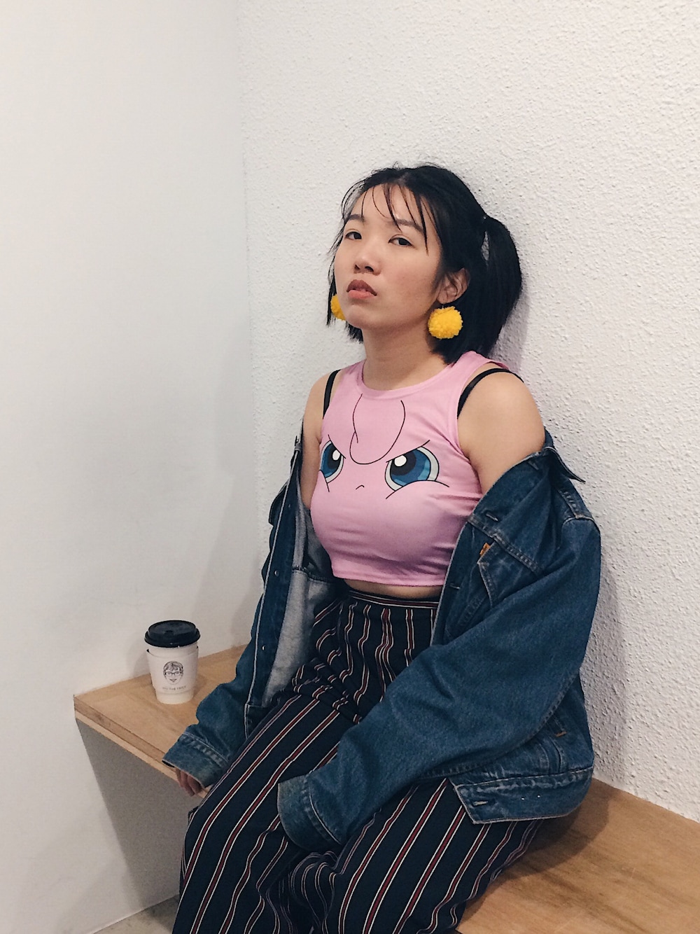 「AMONGのアイテム（パンツ、ブルー系）」を使った、林書宇さん（レディース・164cm）の春コーディネートの1枚目の写真