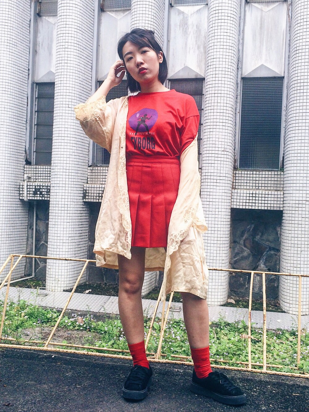 「chuuのアイテム（スカート、レッド系）」を使った、林書宇さん（レディース・164cm）の春コーディネートの1枚目の写真