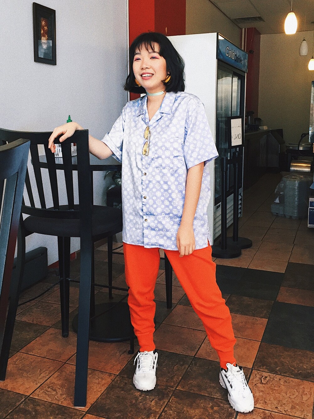 「dadshoes」｜「URBAN OUTFITTERSのアイテム（シャツ/ブラウス、ブルー系）」を使った、林書宇さん（レディース・164cm）の春コーディネートの1枚目の写真
