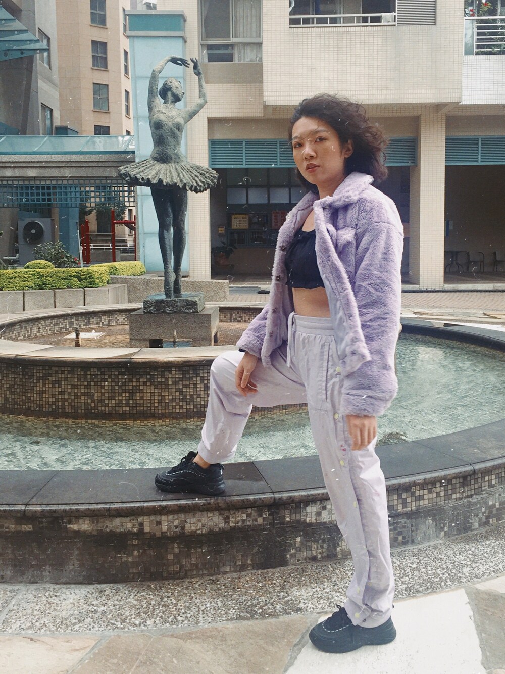 「Missguidedのアイテム（ジャケット/アウター、パープル系）」を使った、林書宇さん（レディース・164cm）の冬コーディネートの1枚目の写真