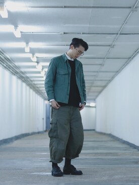 「initial（イニシャル）のアイテム（チノパンツ）」を使った、Ho Wai Leungさん（メンズ・177cm）の冬コーディネート