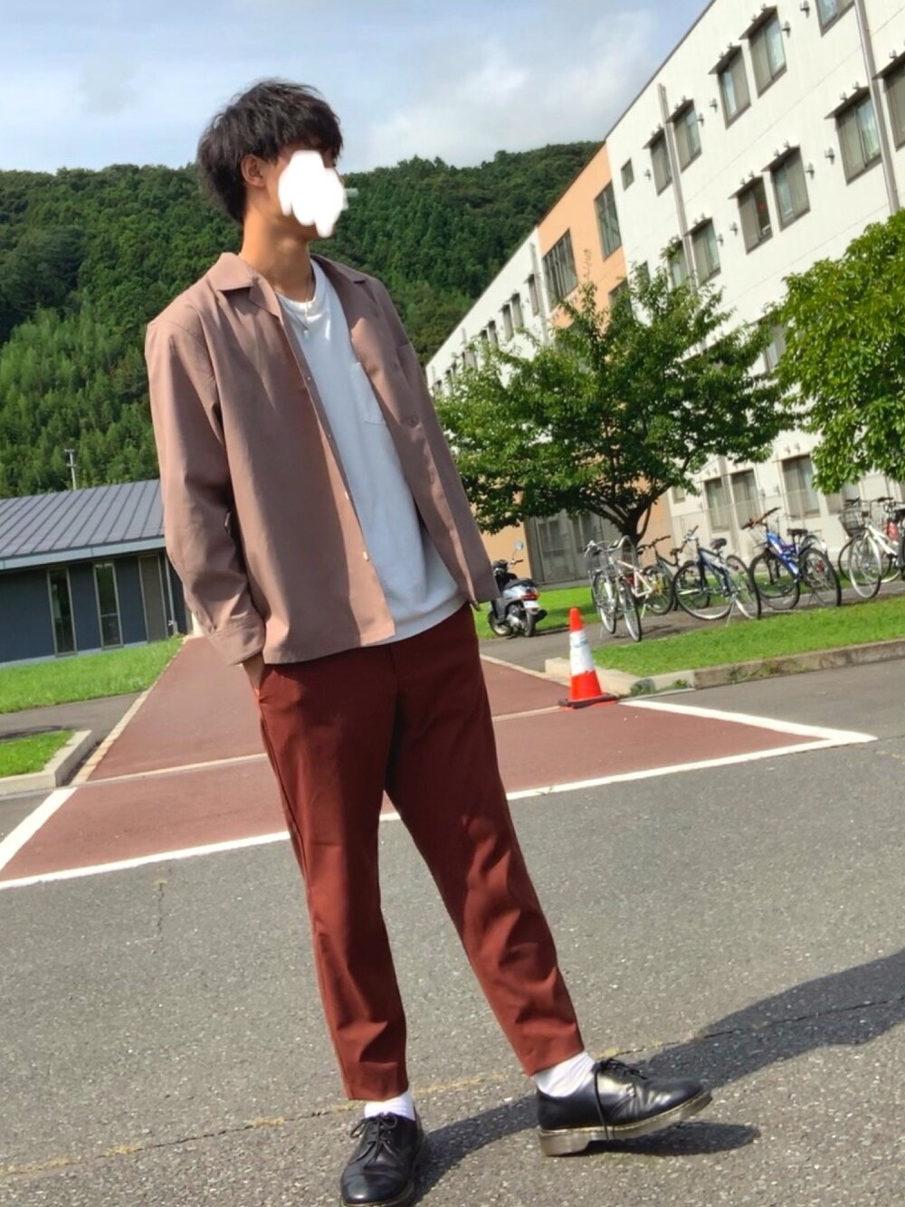 「大人トレンドカジュアル、秋のカフェオレコーデ、シンプル、秋、プチプラ、お洒落さんとつながりたい、シンプルスタイル、GUコーデ、GU、GU店員」｜「GUのアイテム（パンツ、オレンジ系）」を使った、GUで働いてる藤さん（メンズ・180cm）の秋コーディネートの1枚目の写真
