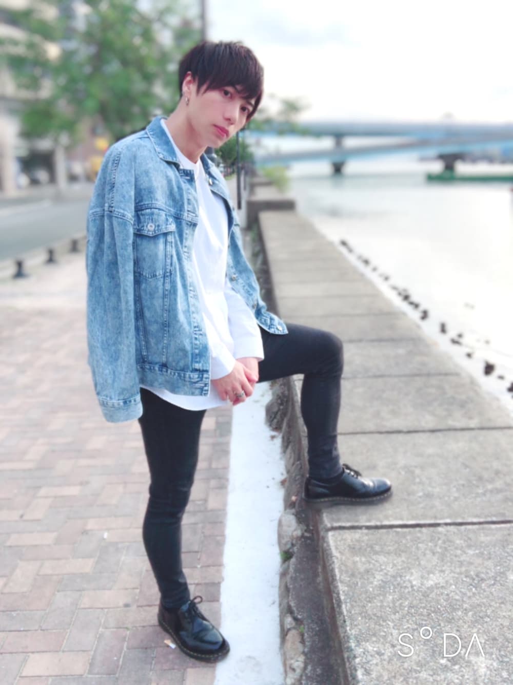 「おしゃれさんと繋がりたい、いいね、save、フォローお願いします🤑、黒スキニー、デニムジャケット、5月、Dr.Martens」｜「Dr. MartensのDr.Martens ドクターマーチン 1461Z 3EYE GIBSON SHOE 3ホール ギブソン シューズ 11838002 BLACK（ブーツ、ブラック系）」を使った、ようへいさん（メンズ・180cm）の春コーディネートの1枚目の写真