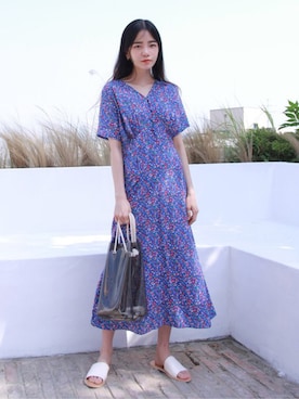 Fudge8月号掲載 小花柄vネック前ボタン半袖ロングワンピースを使った人気ファッションコーディネート Wear