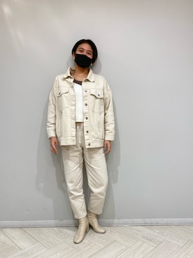 「白デニム」｜「アイテム（その他アウター）」を使った、emi.Kyさん（レディース・161cm）の冬コーディネート