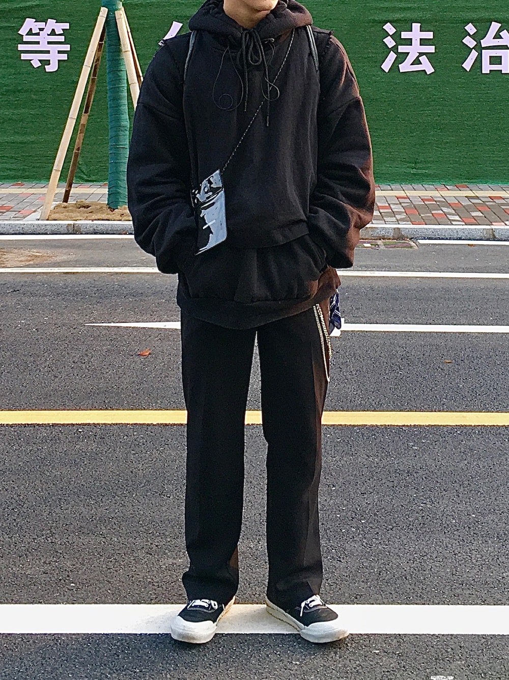 「ootd」｜「VANSのアイテム（その他シューズ、ブラック系）」を使った、Dchaovsさん（メンズ・170cm）の冬コーディネートの1枚目の写真