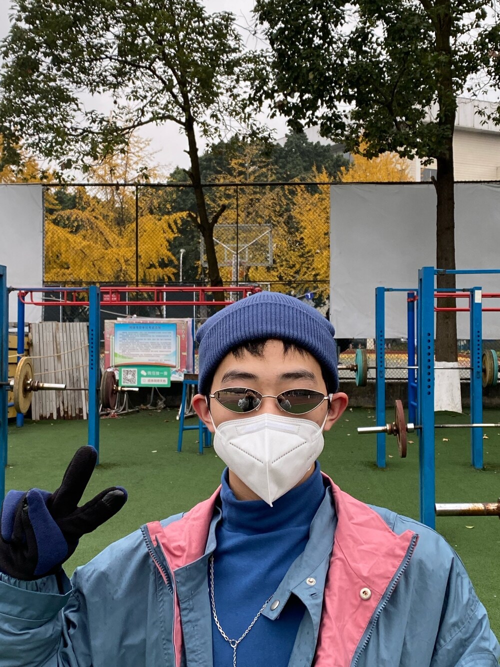 「blind no planのアイテム（ニットキャップ/ビーニー、ブルー系）」を使った、Dchaovsさん（メンズ・170cm）の冬コーディネートの1枚目の写真