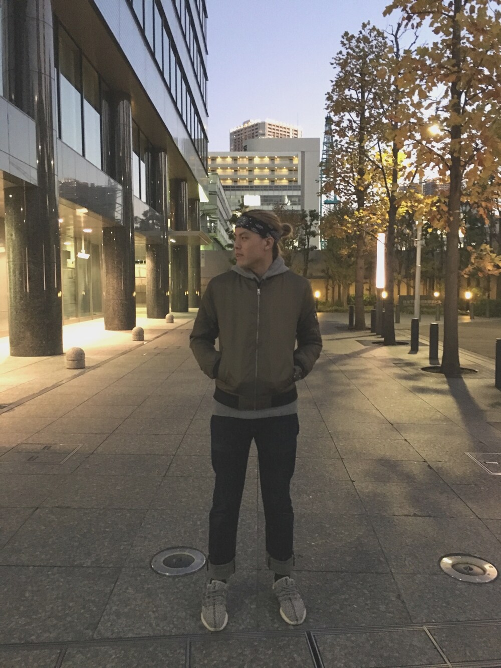 「YeezyBoost350、MA-1、bandana」｜「FOREVER 21のアイテム（ミリタリージャケット、その他）」を使った、タンポポP→さん（メンズ・179cm）の冬コーディネートの1枚目の写真