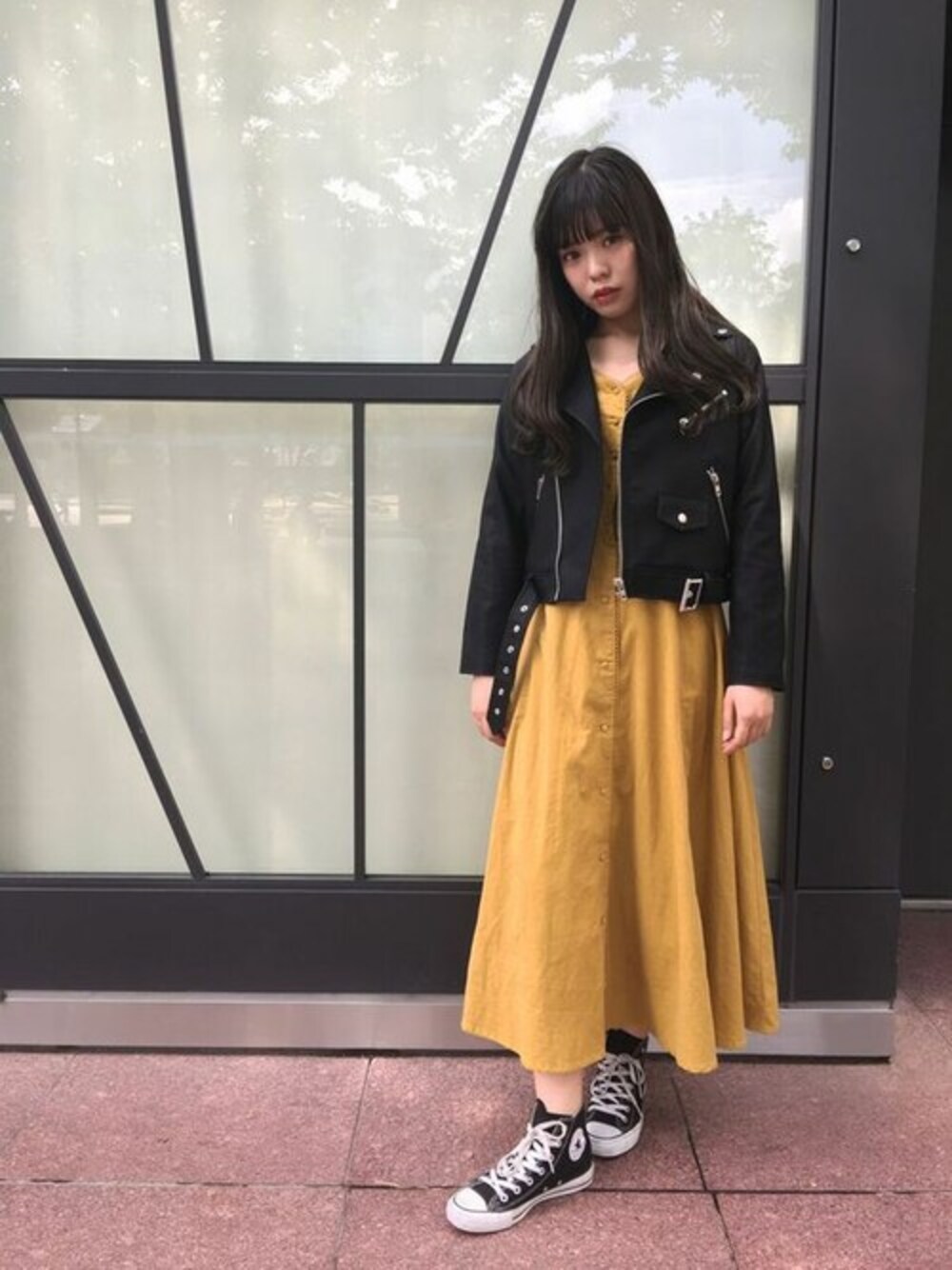 「コンバース、ライダース、マキシワンピ、jouetie、甘辛mix、甘辛コーデ、jouetiefashionista」｜「jouetieのフラワーシシュウライダースジャケット（ライダースジャケット、ブラック系）」を使った、jouetieさん（レディース・165cm）の秋コーディネートの1枚目の写真