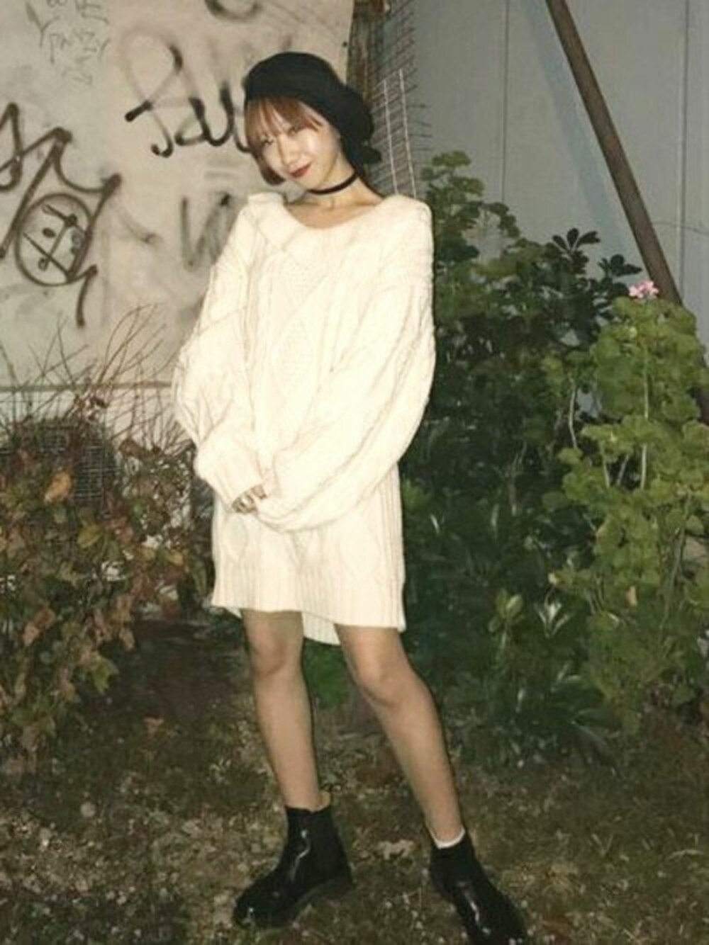 「ニットワンピース、白ニット、jouetie、大人ガーリー、チュニックワンピ」｜「jouetieの【WEB限定】フリルケーブルニット（ニット/セーター、ホワイト系）」を使った、jouetieさん（レディース・150cm）の冬コーディネートの1枚目の写真