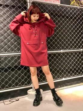 カラーステッチアノラックワンピースを使った人気ファッション  