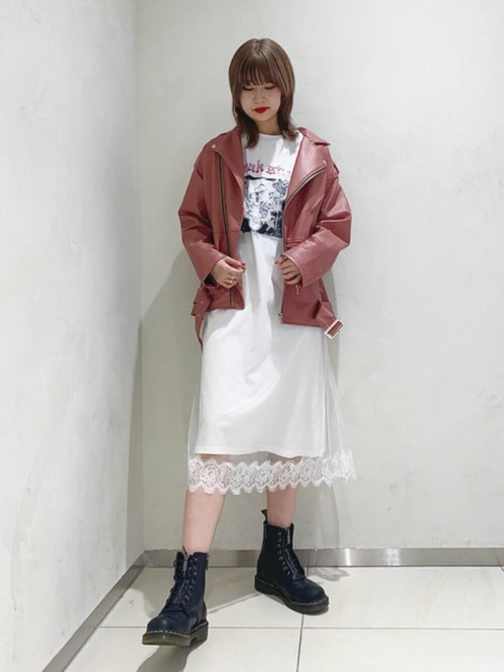 「ワンピース、ライダース、ストリート、Dr.Martens、jouetie、春コーデ、ジュエティ、オトナカジュアル」｜「jouetieのオーバーライダースジャケット（ライダースジャケット、ピンク系）」を使った、jouetieさん（レディース・170cm）の春コーディネートの1枚目の写真